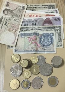 外貨　まとめ　18オーストラリアドル　12米ドル　7ニュージーランドドル　10000ウォン　180台湾ドル他説明欄　外国コイン　約0.38kg 外国銭