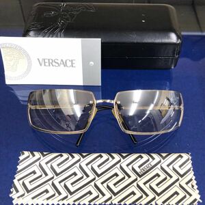 【ヴェルサーチェ】基準内 VERSACE サングラス メデューサ ロゴテンプル MOD. 2003 メンズ レディース イタリア製 クロス ケース付き