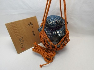 504708【美品 茶道具 平安 万代草山造 飾壺 陶印 飾網紐付 四つ耳壷 共箱】検) 作家物 口切茶事 茶壷 茶器 置物 伝統工芸 茶の湯 炉開きⅲ 