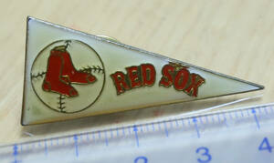 ピンバッジ　大リーグ　ボストンレッドソックスのペナント型　MLB　Boston Red Sox