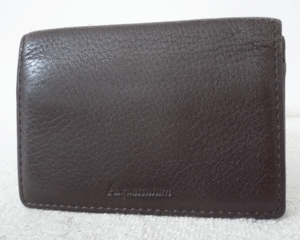 アクアスキュータム　Aquascutum　ダークブラウン　レザー　定期入れ　名刺入れ　カードケース