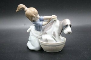 usA-661/LLADRO/リヤドロ/5455/犬と少女/きれいにしましょうね/ポーセリン/磁器/フィギュリン