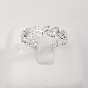 シルバーアクセ[シルバー925 指輪・リング 連なる双葉 Chain Leaf レディース 11号 US＃6]