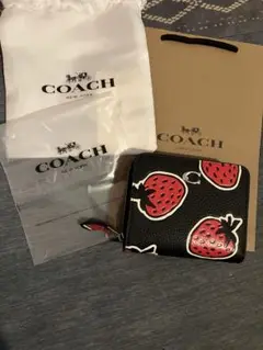 coach いちご柄♡二つ折り財布