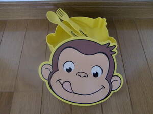 新品【おさるさんのお弁当箱式トレー食器　スプーン　フォーク付き　　お子様思わず食事が楽しくなる】　定形外郵便