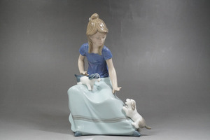 【w242】美品　LLADRO／リヤドロ　NAO／ナオ　少女　犬　仔犬2匹　置物　高さ：18.0cm　フィギュリン　磁器人形　アンティーク　