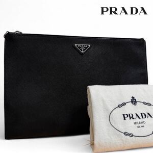 極美品●定価21万 近年モデル PRADA プラダ 三角ロゴプレート クラッチバッグ ビジネス サフィアーノレザー 本革 ブラック 黒 メンズ 本物