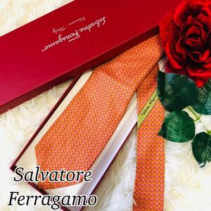 Salvatore Ferragamo サルヴァトーレフェラガモ メンズ 男性 紳士 ネクタイ 総柄 オレンジ 橙 新品未使用 新品 未使用 剣先 9.3cm