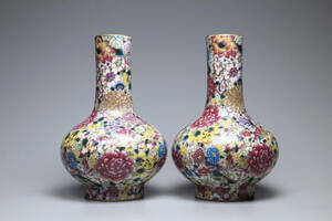 粉彩花瓶一対　萬華不落地　粉彩　磁器　中国美術　古美術品