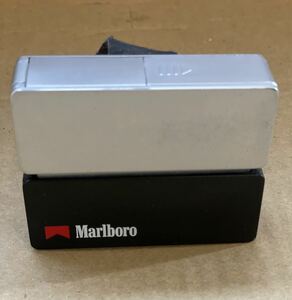 Marlboroマルボロのライター付き携帯灰皿　ノベルティー品です。