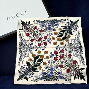 GUCCI グッチ スカーフ シルク100% 花柄 フローラル ボタニカル ホワイト系 大判 フラワープリント ホワイト＆マルチカラー 約63×63cm 