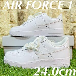 即決 ナイキ W エアフォース1 07 オールホワイト 白 NIKE WMNS AIR FORCE 1 07 厚底スニーカー AF1 24.0cm 送料込み DD8959-100