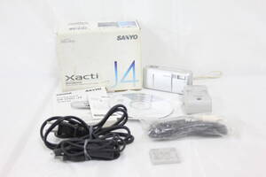 【美品 返品保証】 【元箱付き】サンヨー SANYO Xacti J4 2.8x バッテリー チャージャー付き コンパクトデジタルカメラ M1749