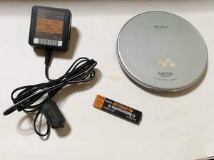 【中古美品】SONY CDウォークマン D-NE730/EBP-104 9/27 シルバー色　動作確認済み　