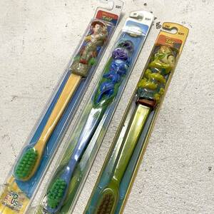 ZOOTH BRUSH キャラクター 歯ブラシ 3個セット TOY STORY bugs life Disney トイストーリー バグズライフ グッズ アメリカ雑貨 USA 未開封