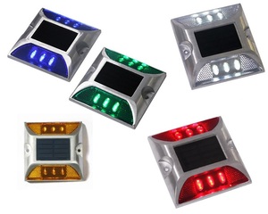 【送料無料・メール便】⑪15【イエロー】【常時点滅】　頑丈 ソーラー LED ライト 常時点灯 防水 道路鋲 パーキング 誘導灯 夜間自動点灯