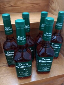 6本　まとめて　バーボン　エヴァンウィリアムス　エバンウィリアムス　ウイスキー　EVan williams bourbon グリーン　12年派も是非