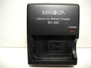 MINOLTA 純正充電器：BC-200　中古　本体のみ　動作品