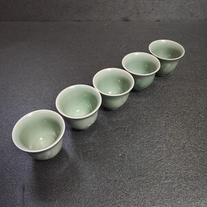 ぐい呑み 青磁 花柄 お猪口 5客 茶道具 盃 杯 酒器 工芸品 レトロ アンティーク