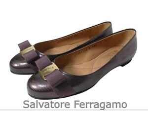 美品 Salvatore Ferragamo サルバトーレフェラガモ ヴァラ VARINA エナメル 型押し ラウンドトゥ フラット パンプス 紫 パープル