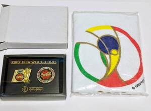 【非売品・未使用】コカ・コーラ　2002 FIFAワールドカップ 記念 ピンバッチ とフェイスタオル　Z