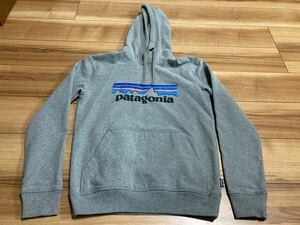 patagonia パタゴニア p6 アップライザルフーディー　パーカー　 スウェット　グレー　レギュラーフィットＸSサイズ　厚手　美品