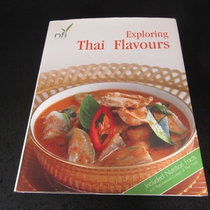 タイ料理レシピ本 (英語) 『Exploring Thai Flavours』 ■送185円 　洋書 トムヤムクンはもちろんタイカレーペースト ハーブ スパイスも◇