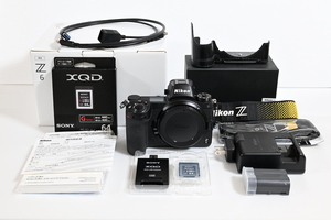【中古美品】 Nikon Z6 ボディ ＋XQDカード64GB、リーダー、グリップ