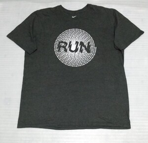 ☆THE NIKE TEE 半袖Tシャツ XLサイズ RUN スポーツATHLETIC CUTウェア フアッションON & ONティーGLAYグレイ白色 ナイキ BETTER WORLD.COM