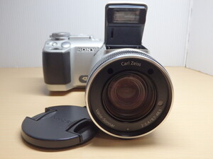 SONY Cyber-shot DSC-F717（500万画素 2/3型CCD）管理番号：C412016