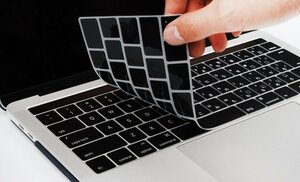 シリコン製キーボードカバー 日本語 黒色 ＋トラックパッドフィルム MacBook Pro 13インチTouchbar付き（A1706 A1989 A2159モデル）