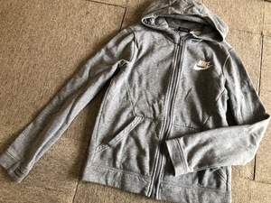 ★NIKEナイキキッズスウェットパーカーＬ★グレー