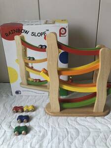 Pintoy レインボースロープ くるま 木のおもちゃ 木製知育玩具