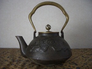 鉄製茶壺・鉄瓶（１８）