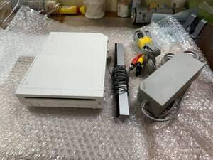 Wii 本体 課 ホワイト 添付品/状態は画像の通り 動作確認済 送料無料 同梱可