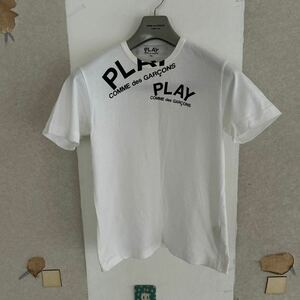 正規品・おしゃれなデザインのコムデ　ギャルソン　ＰＬＡＹのロゴ 白 半袖Tシャツ 