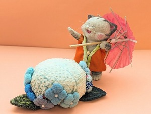 ハンドメイド　手作り　縮緬　古布　猫　ちりめん細工　あじさい　★　紫陽花ねこ　サバトラ　★