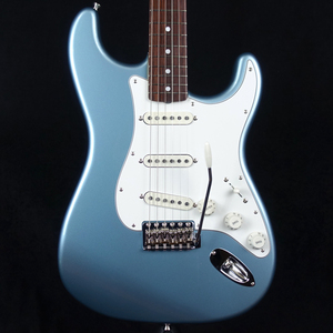 Fender FSR Collection Traditional Late 60s Stratocaster Ice Blue Metallic