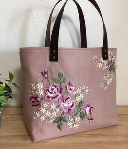 ハンドメイド☆手刺繍　 薔薇　ローズガーデン　トートバッグ