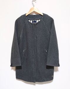 h1362gg FRED PERRY（フレッドペリー）サイズ10(M位) ノーカラーコート グレー レディース 秋冬アウター ライナー付き 通勤 着まわし 上品