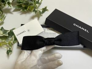 ほぼ未使用　2023新作CHANEL　シャネル　ココマークボウバレッタ　リボン　ブラック 黒　chanel サテン 髪飾り　クリップ　希少　