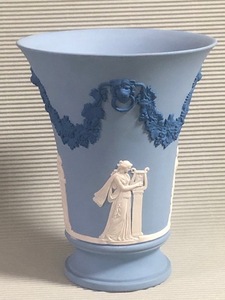 ◎ウェッジウッド 3色ジャスパー 綺麗な花瓶　 「4女神」 4ライオン頭飾り◎y8f12