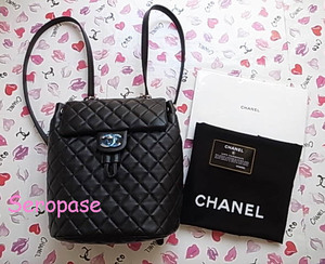 ★１６Ｐシャネル CHANEL ＣＣ金具の人気 カーフ リュック サック バッグ 黒 Ｓサイズ