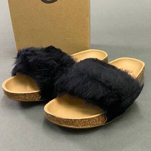 6a10 《未使用品》 定価￥17,600 UGG アグ W DIANE WISP ファーサンダル 22cm ブラック シューズ