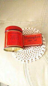 バレンタイン レア 英国 アンティーク 2缶 Elastoplast 絆創膏 ブリキ レッド 赤 筒型&四角型 メディシン 救急 医療 薬剤 ケース ディスプ