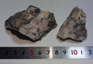 ＊灰重石　岩手県産　国産鉱物標本