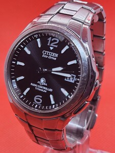 稼働品 極美品 CITIZEN シチズン アテッサ エコドライブ デュラテクト H410-T003788 電波ソーラー デイト チタン メンズ腕時計 G1458