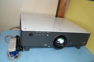 PANASONIC TH-D5500 高輝度 5000ルーメン　業務用　ランプ使用各156時間　送料無料