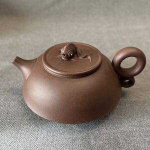 紫砂壷　紫砂急須　宜興　紫砂　名人作品　在銘あり　朱泥　茶道具　煎茶　茶道　金魚　管理001