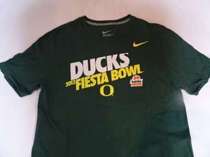 激レア USA購入【Nike】USカレッジ オレゴン大学ダックス【OREGON DUCKS】アメフト【2013 FIESTA BOWL】ロゴプリント TシャツUS M 中古品